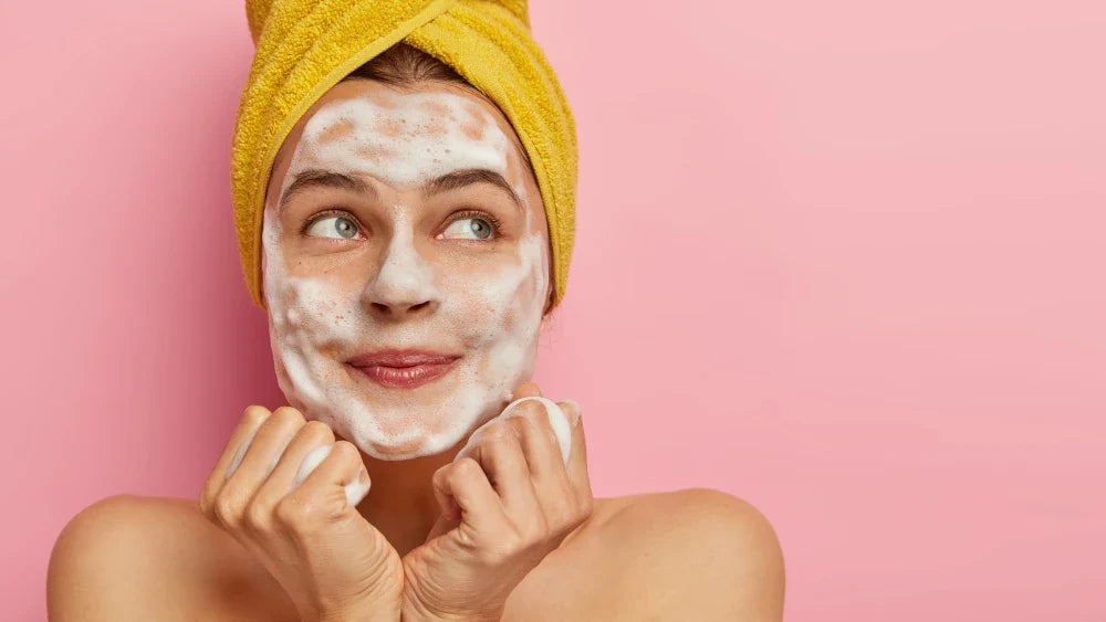 Cilt Bariyerini Yormayan Akne Karşıtı Temizlik Deneyimi: Veela Tea Tree Facial Gel ile Doğal Denge