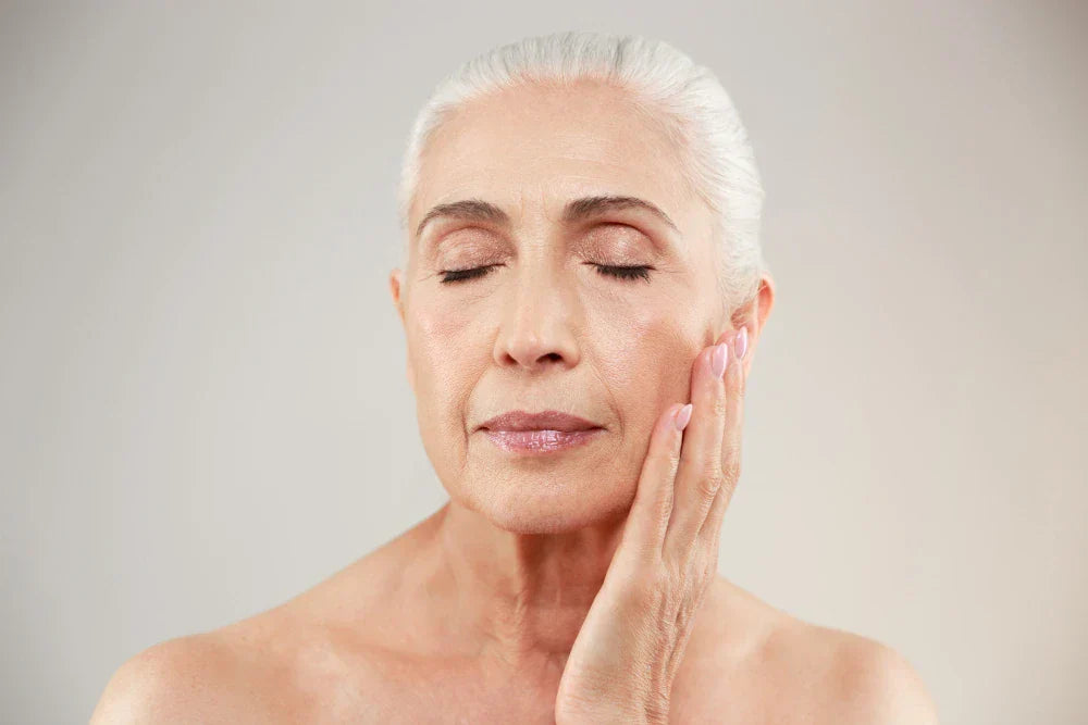Niacinamide ve Retinol – Yaşlanma Karşıtı Bakımın Anahtar Bileşenleri