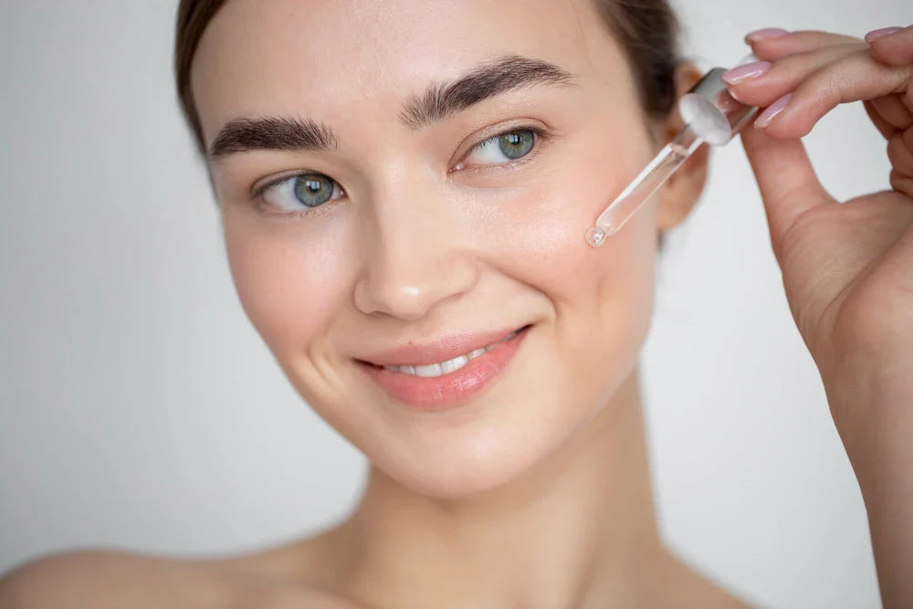 Hyaluronic Asit Serumları: Cildiniz İçin 2025'in En İyi Nemlendiricisi